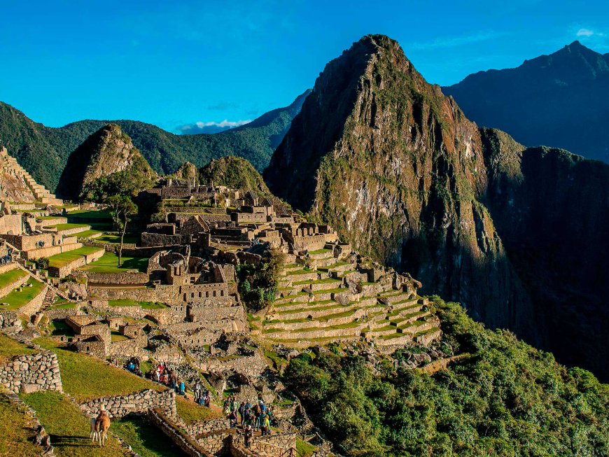 showcasing the ruins of Machu Picchu