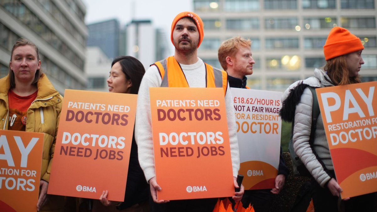 Strikes to end as resident doctors accept pay deal